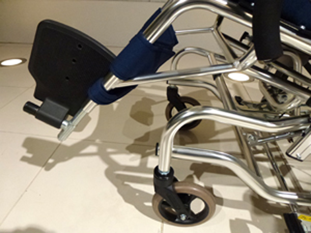 介護用品　車椅子
