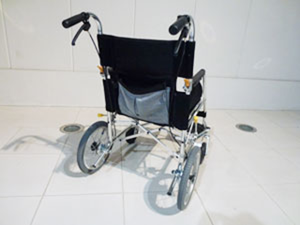 介護用品　車椅子