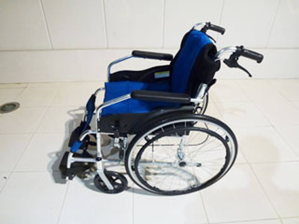 介護用品　車椅子
