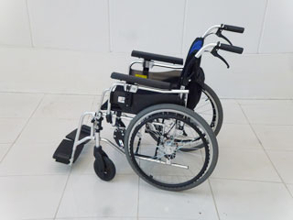 介護用品　車椅子
