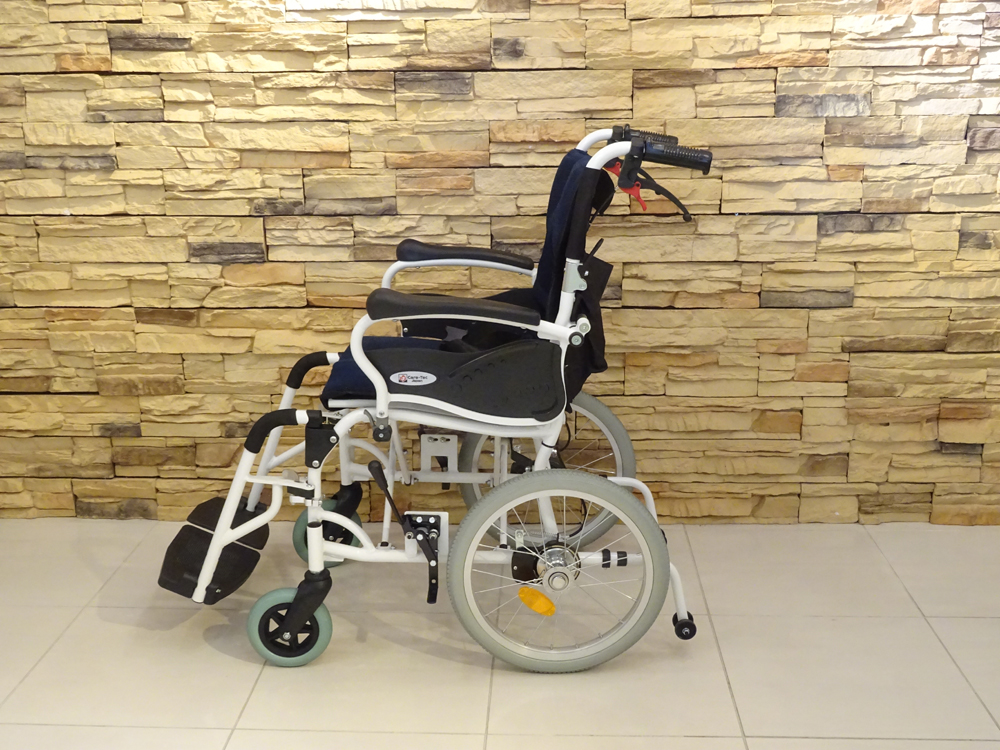 介護用品　車椅子