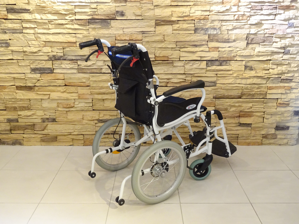 介護用品　車椅子