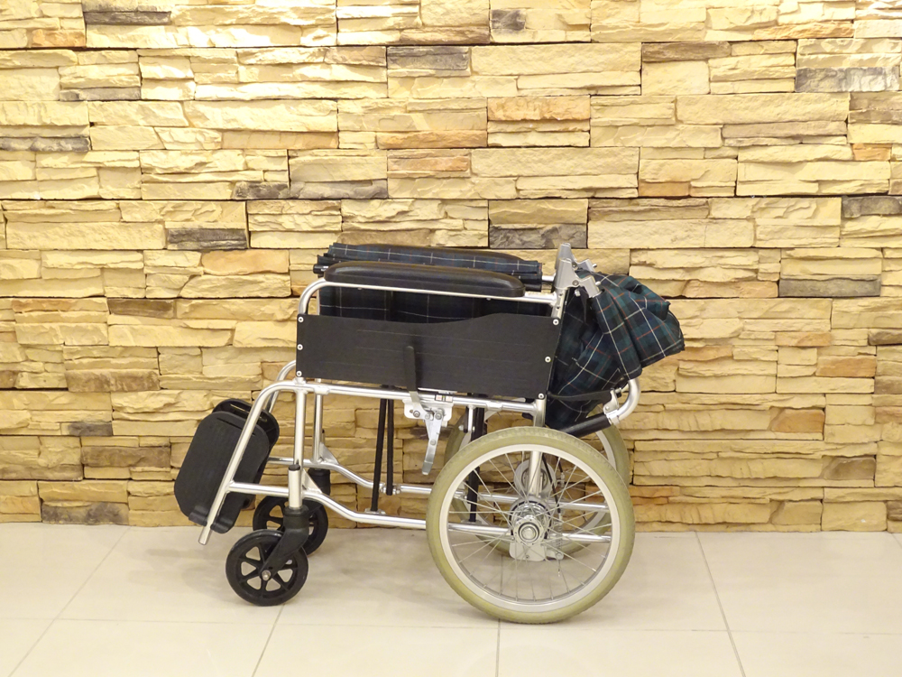 介護用品　車椅子