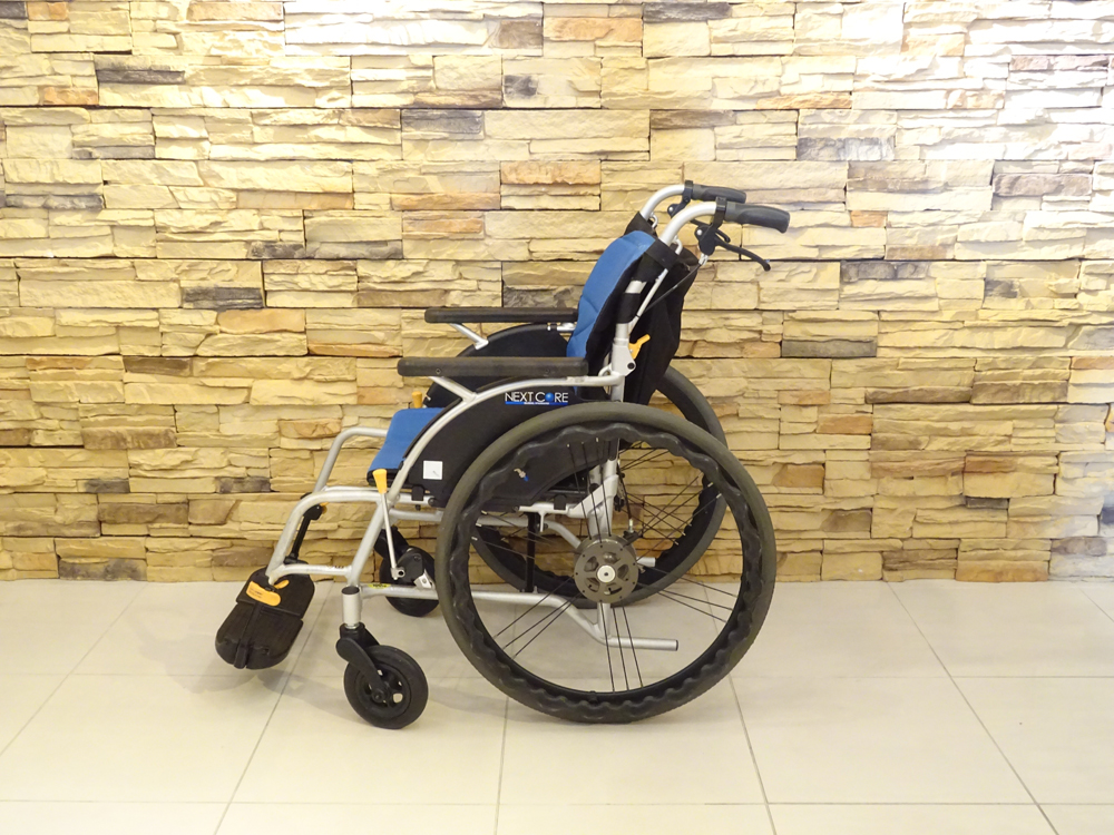 介護用品　車椅子
