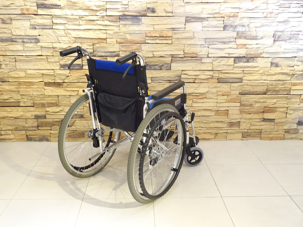 介護用品　車椅子