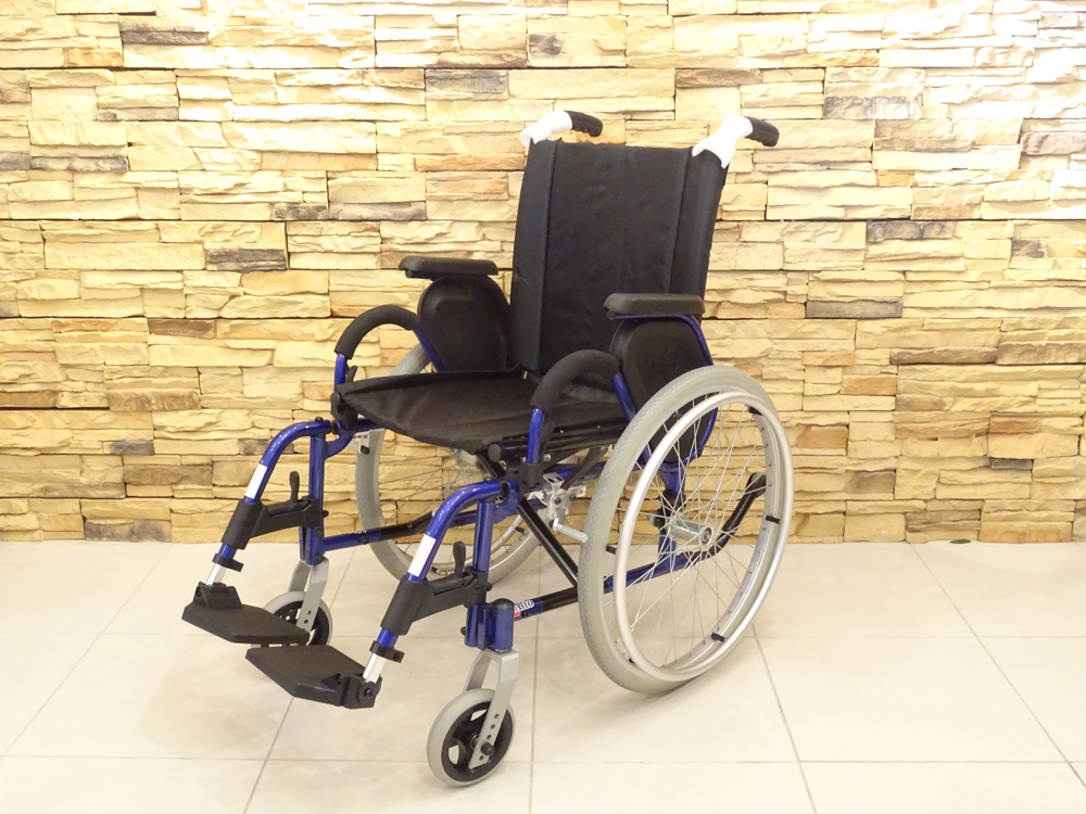 介護用品　車椅子