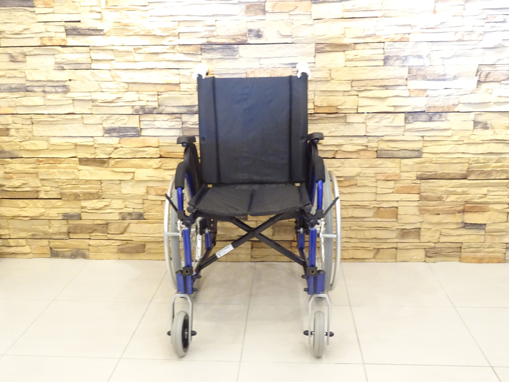 介護用品　車椅子