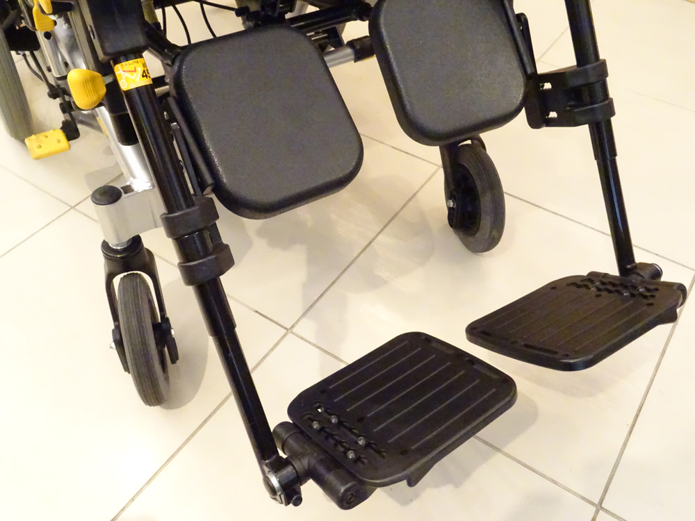 介護用品　車椅子