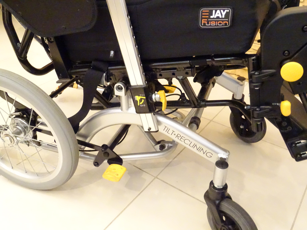 介護用品　車椅子